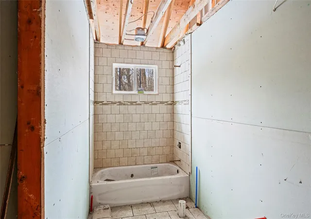 Photo 4 of Sale Pending at 31 Valentine Rd, Shoreham, NY 11786 | MLS# 961597 | Listing updated on 2026-09-19