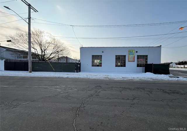 3rd image of 628 Shore Rd, Lindenhurst, NY 11757 | MLS# 961789