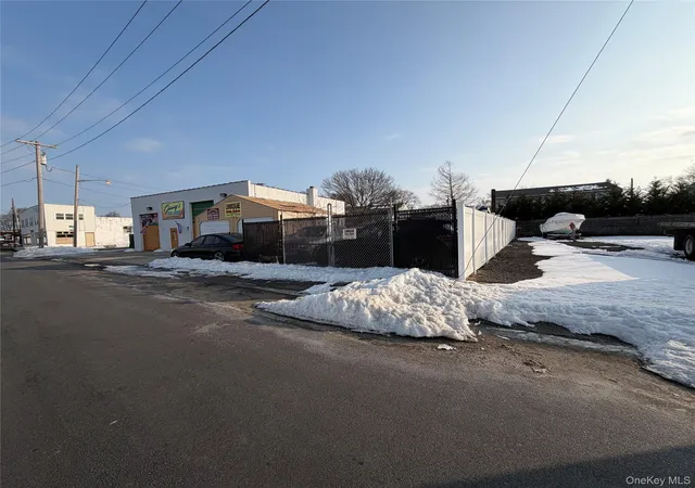 4th image of 628 Shore Rd, Lindenhurst, NY 11757 | MLS# 961789