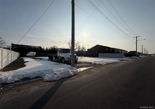 5th image of 628 Shore Rd, Lindenhurst, NY 11757 | MLS# 961789