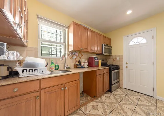 Photo 4 of Sale Pending at 13449 230th Street, New York, NY 11413 | MLS# 961865 | Listing updated on 2026-09-19