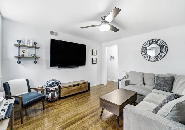 Homes for sale in Greenburgh, NY | 253 S Broadway, Greenburgh, NY 10591