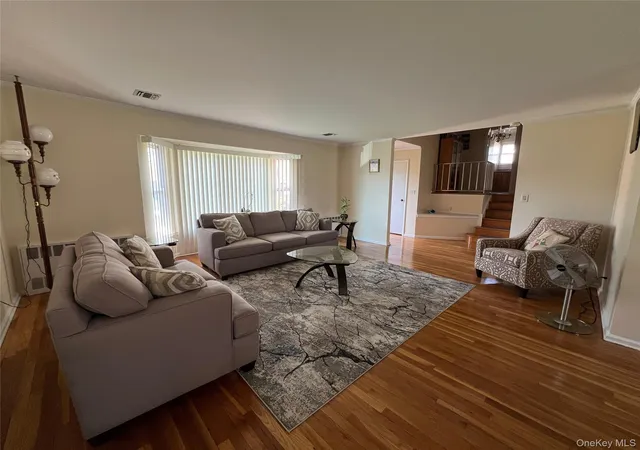Photo 3 of Sale Pending at 194 Rhododendron Dr, North Hempstead, NY 11590 | MLS# 961931 | Listing updated on 2026-08-15