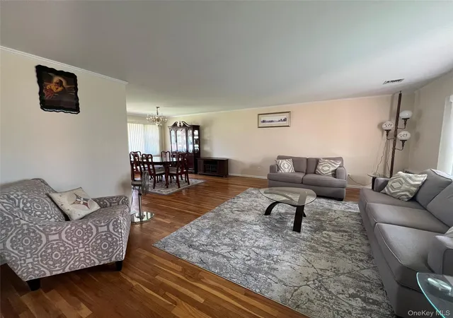 Photo 4 of Sale Pending at 194 Rhododendron Dr, North Hempstead, NY 11590 | MLS# 961931 | Listing updated on 2026-08-15