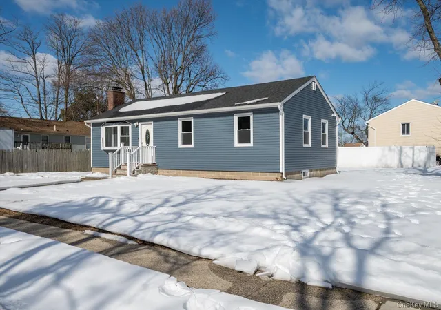 Photo 3 of Sale Pending at 93 Garfield Blvd, Farmingdale, NY 11735 | MLS# 961994 | Listing updated on 2026-09-19