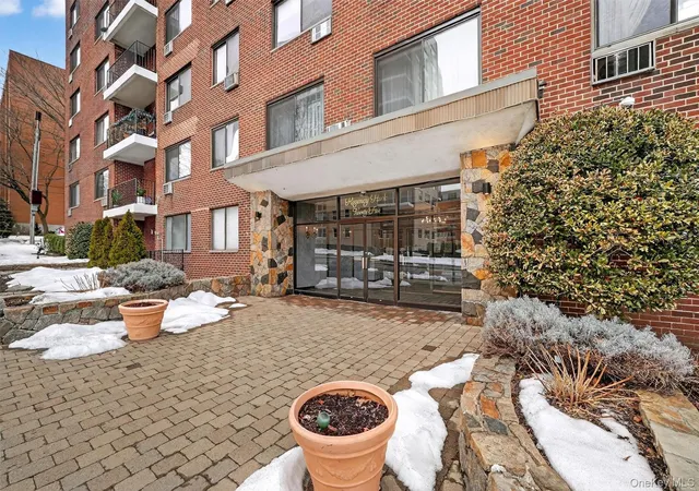 Homes for sale in White Plains, NY | 25 Lake St, White Plains, NY 10605