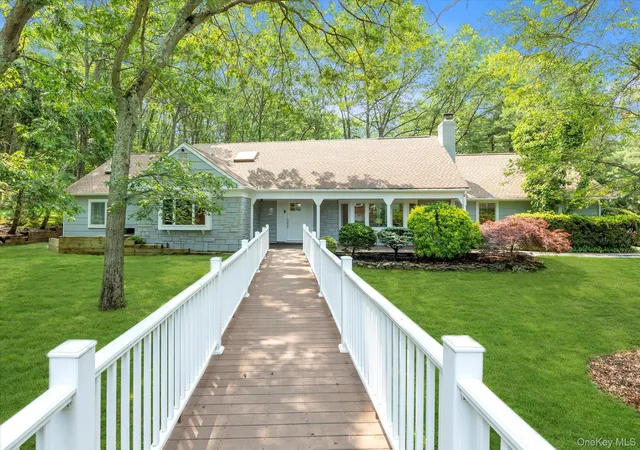 3rd image of 2 Westbourne Ln, Huntington, NY 11747 | MLS# 962150
