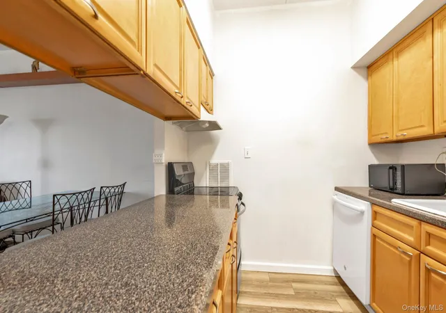 Photo 4 of Sale Pending at 725 Miller Ave #106, Hempstead, NY 11520 | MLS# 962203 | Listing updated on 2026-09-19