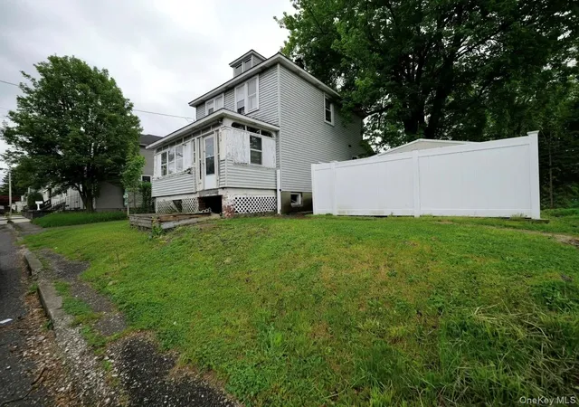Homes for sale in Newburgh (city), NY | 809 South St, Newburgh (city), NY 12550 | MLS# 962226