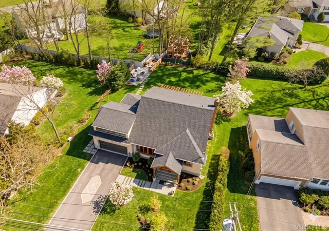 Photo 3 of Sale Pending at 719 Wilmot Rd, Scarsdale, NY 10583 | MLS# 962326 | Listing updated on 2026-05-28