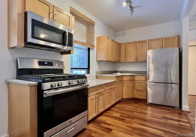 4th image of 21-28 35Th St, New York, NY 11105