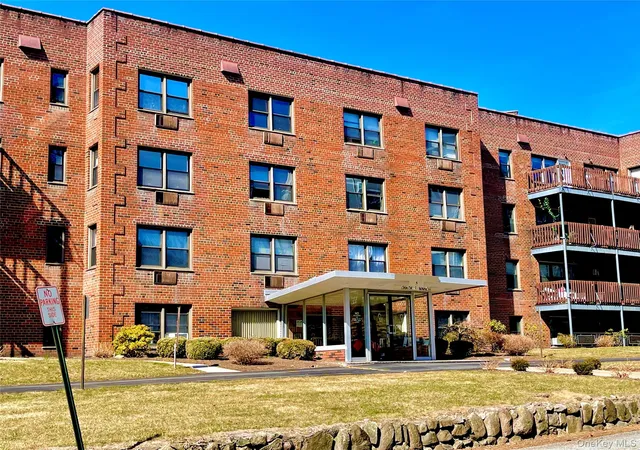 Listing Photo 3 - Condo for sale in building located at 5 Oakdale Manor, Suffern, NY 10931 - Unit #B18