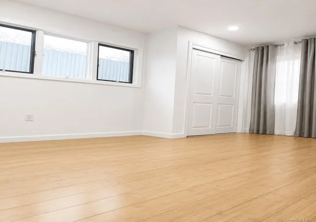 2nd image of 15531 Bayview Ave, New York, NY 11422 | MLS# 962485