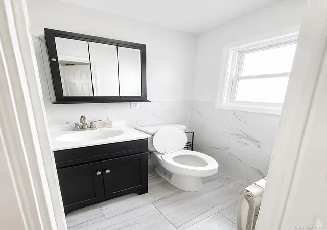 3rd image of 15531 Bayview Ave, New York, NY 11422 | MLS# 962485