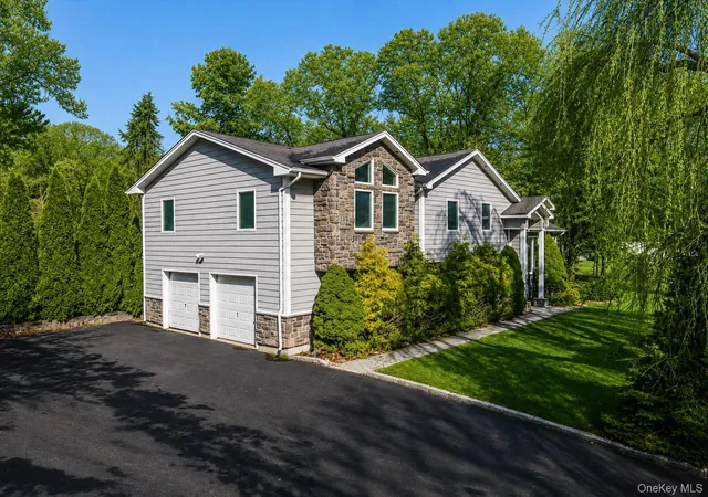 Photo 3 of Single family home for sale at 87 Soundview Dr, Port Jefferson, NY 11777 | MLS# 962515 | Listing updated on 2026-10-03