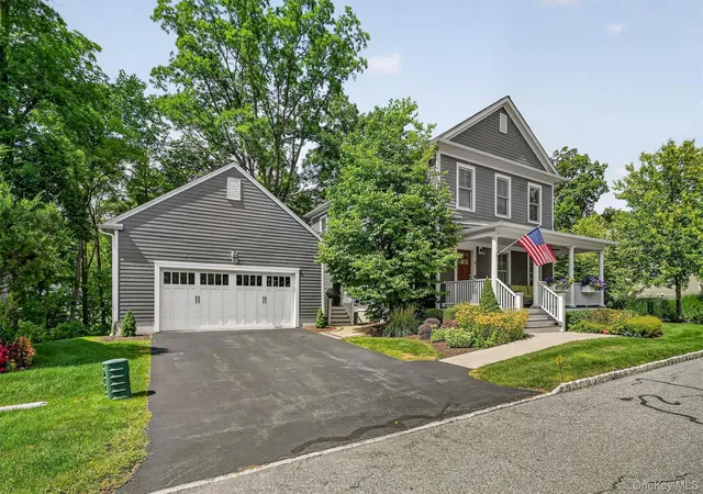 Photo 3 of Sale Pending at 6 Cowdrey St, Warwick (town), NY 10990 | MLS# 962524 | Listing updated on 2026-09-16