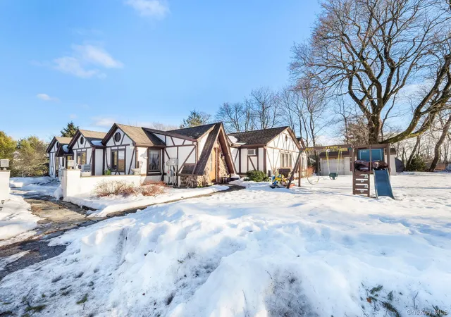 Photo 2 of Single family home for sale at 4 Lambros Dr, Monroe, NY 10950 | MLS# 962547 | Listing updated on 2026-05-24