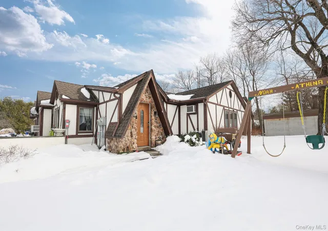Photo 1 of Single family home for sale at 4 Lambros Dr, Monroe, NY 10950 | MLS# 962547 | Listing updated on 2026-05-24