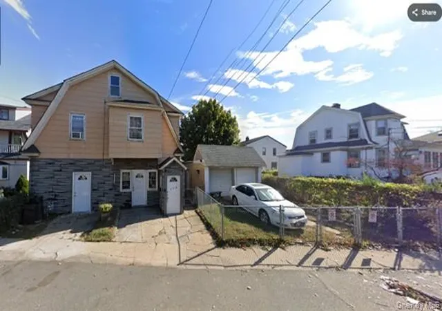 Photo 4 of Single family home for sale at 274 Lawrence Ave, Lawrence, NY 11559 | MLS# 962637 | Listing updated on 2026-08-20