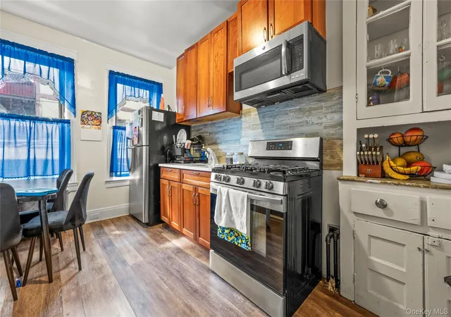 Photo 2 of Sale Pending at 1517 Jefferson Ave #1A, Brooklyn, NY 11237 | MLS# 962699 | Listing updated on 2026-04-02