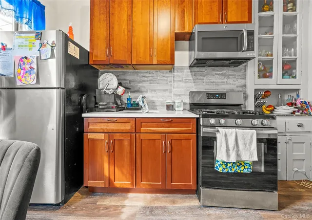 Photo 3 of Sale Pending at 1517 Jefferson Ave #1A, Brooklyn, NY 11237 | MLS# 962699 | Listing updated on 2026-04-02