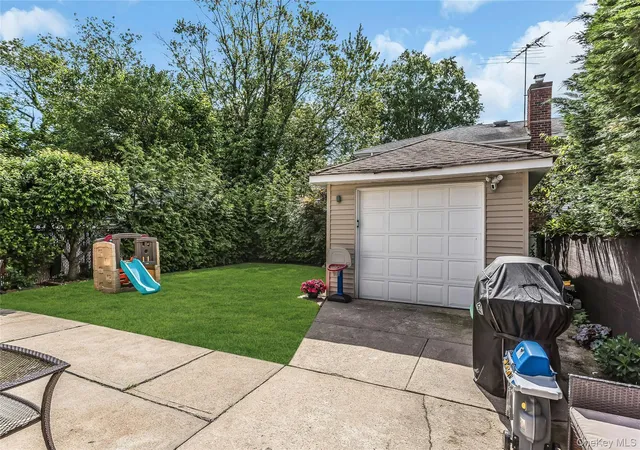 23rd image of 30 West Ave, Malverne, NY 11565 | MLS# 962825