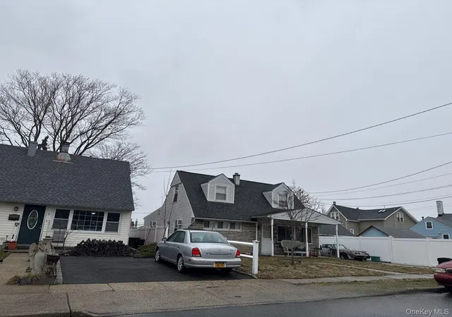 2nd image of 2 Quay Ct, East Rockaway, NY 11518 | MLS# 962845
