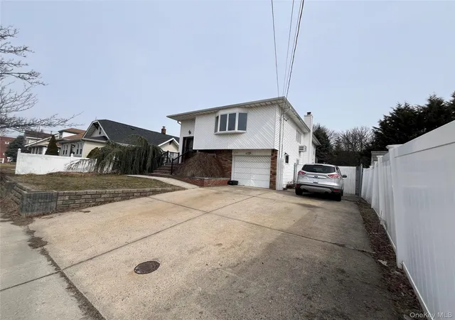 Photo 3 of Sale Pending at 630 S Wellwood Ave, Babylon, NY 11757 | MLS# 962940 | Listing updated on 2026-06-19