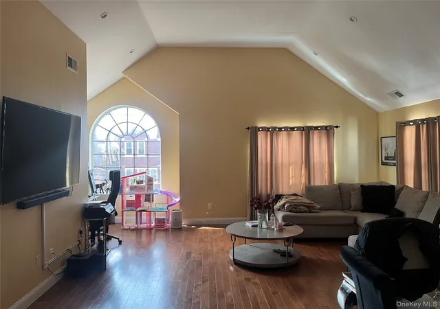 Photo 3 of Sale Pending at 547 S 11th Avenue, Mount Vernon, NY 10550 | MLS# 963027 | Listing updated on 2026-04-30