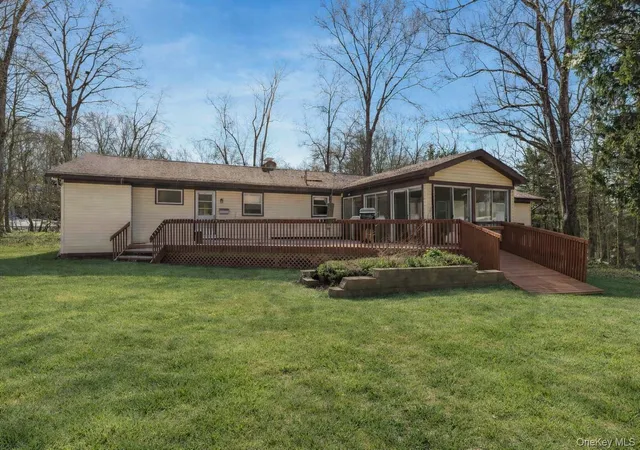 3rd image of 61 Rolling Ridge Rd, Clarkstown, NY 10956 | MLS# 963097