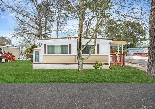 Homes for sale in Riverhead, NY | 525 Riverleigh Ave #29, Riverhead, NY 11901 | MLS# 963146