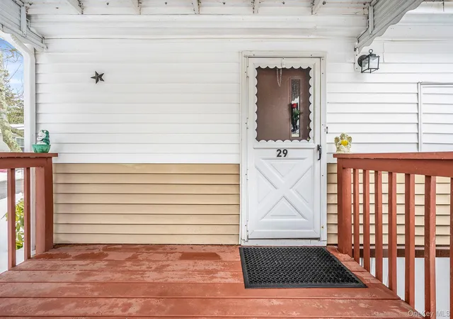 Homes for sale in Riverhead, NY | 525 Riverleigh Ave #29, Riverhead, NY 11901 | MLS# 963146