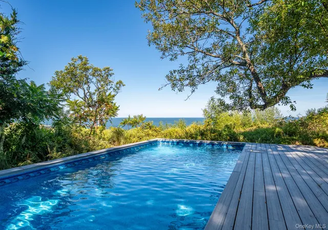 Photo 1 of Sale Pending at 4105 Soundview Ave, Mattituck, NY 11952 | MLS# 963336 | Listing updated on 2026-09-19
