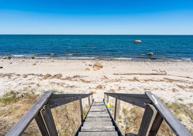 Photo 2 of Sale Pending at 4105 Soundview Ave, Mattituck, NY 11952 | MLS# 963336 | Listing updated on 2026-09-19