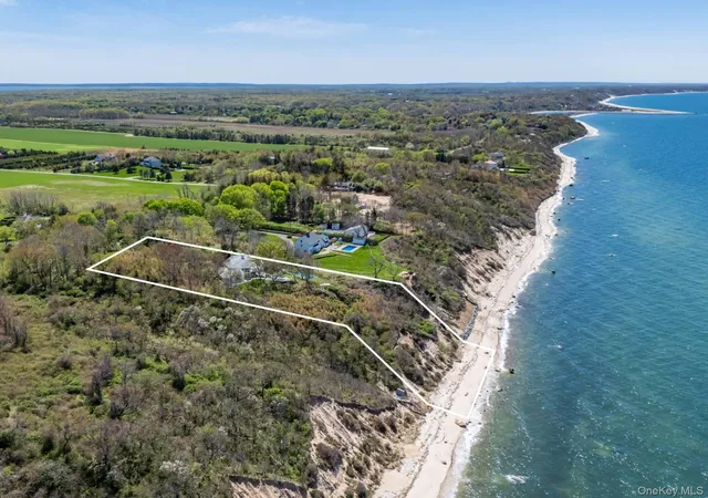 Photo 3 of Sale Pending at 4105 Soundview Ave, Mattituck, NY 11952 | MLS# 963336 | Listing updated on 2026-09-19