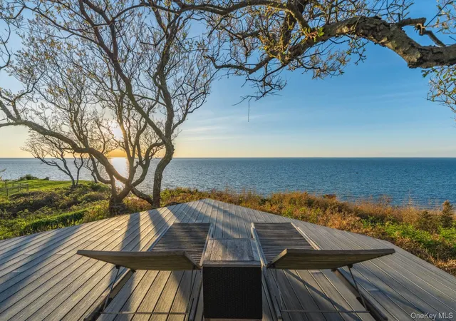 Photo 3 of Sale Pending at 4105 Soundview Ave, Mattituck, NY 11952 | MLS# 963336 | Listing updated on 2026-09-19