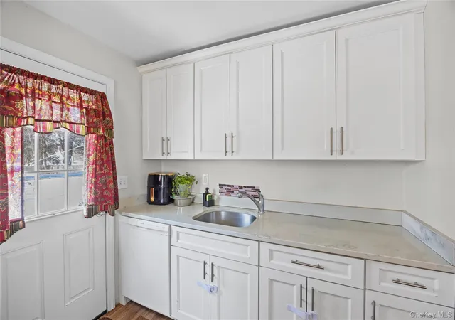 Photo 3 of Sale Pending at 183 Mark Tree Rd, Brookhaven, NY 11720 | MLS# 963535 | Listing updated on 2026-09-19