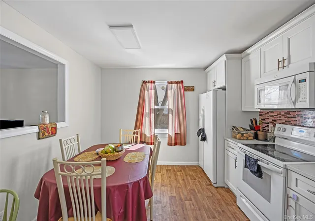 Photo 4 of Sale Pending at 183 Mark Tree Rd, Brookhaven, NY 11720 | MLS# 963535 | Listing updated on 2026-09-19