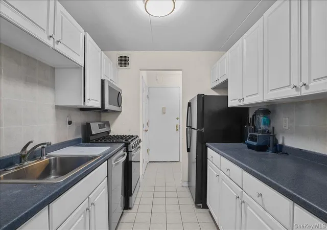 Homes for sale in Mount Kisco, NY | 200 Diplomat Dr #3M, Mount Kisco, NY 10549 | MLS# 963919
