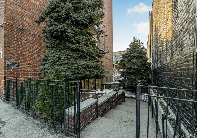 2nd image of 1725 Edison Ave, New York, NY 10461