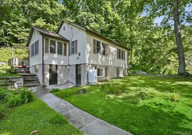 1st image of 19 Woodlawn Rd, Putnam Valley, NY 10579 | MLS# 963971
