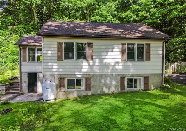 2nd image of 19 Woodlawn Rd, Putnam Valley, NY 10579 | MLS# 963971