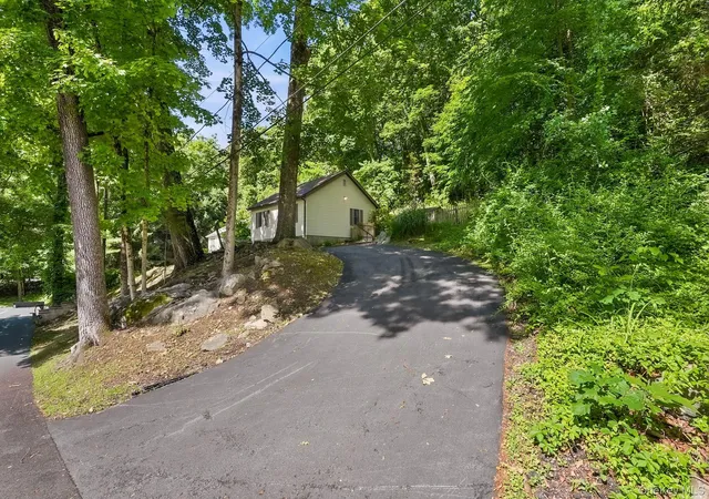 3rd image of 19 Woodlawn Rd, Putnam Valley, NY 10579 | MLS# 963971