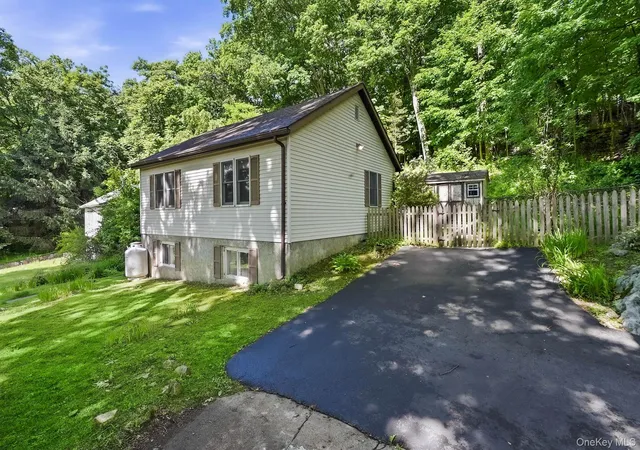 4th image of 19 Woodlawn Rd, Putnam Valley, NY 10579 | MLS# 963971