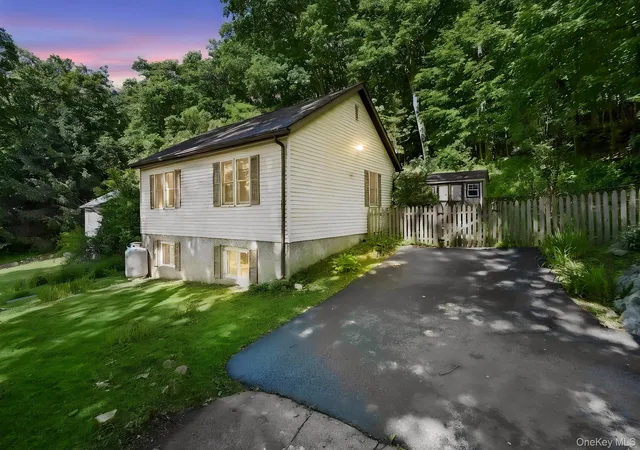 5th image of 19 Woodlawn Rd, Putnam Valley, NY 10579 | MLS# 963971