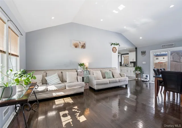 Photo 4 of Sale Pending at 109 New York Ave, Bay Shore, NY 11706 | MLS# 963990 | Listing updated on 2026-08-20