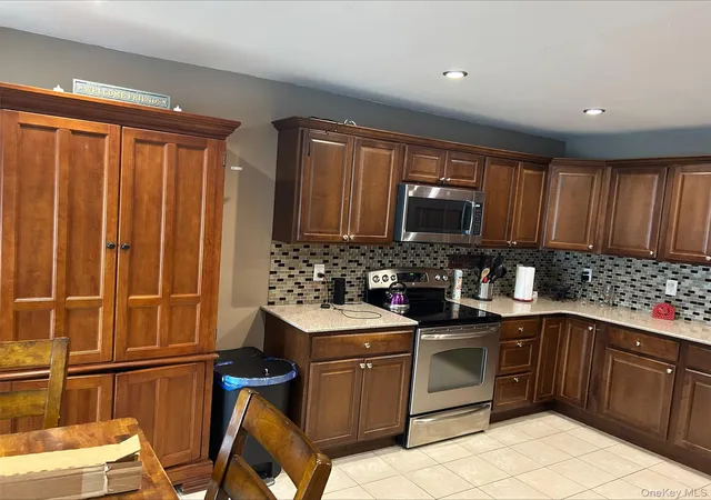 Photo 3 of Single family home for sale at 1458 Hummel Ave, Holbrook, NY 11741 | MLS# 964031 | Listing updated on 2026-09-22