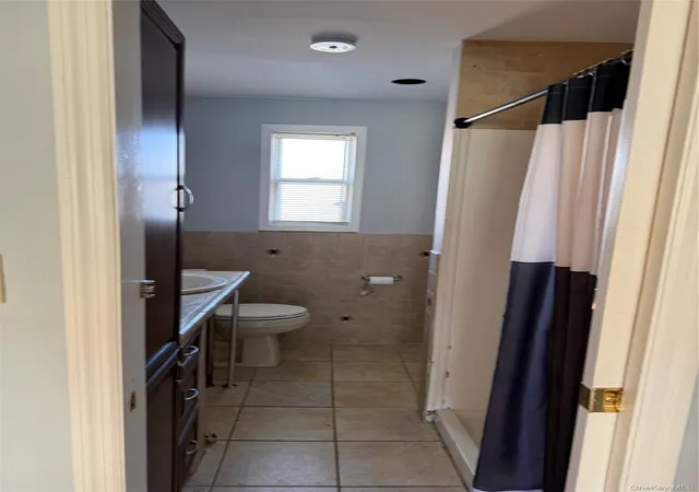 2nd image of 260-56 75Th Ave, Glen Oaks, NY 11004
