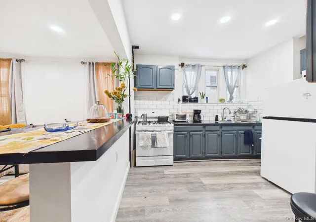 Listing Photo 4 - Condo for sale in building located at 623 Baker Ave, Bronx, NY 10460