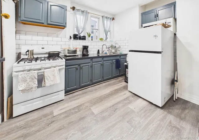 Listing Photo 5 - Condo for sale in building located at 623 Baker Ave, Bronx, NY 10460
